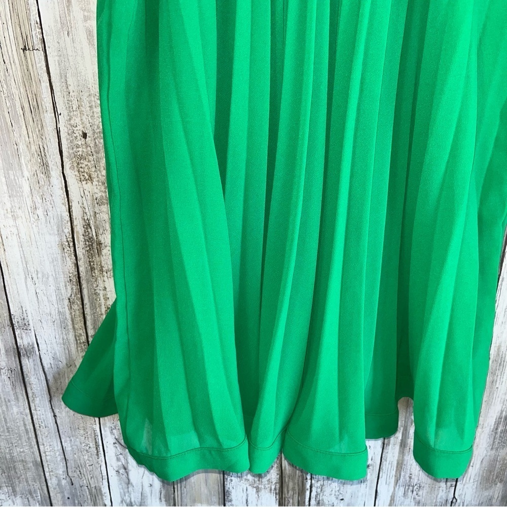 THML Green Accordion High Neck Sleeveless Blouse - Picture 3 of 6